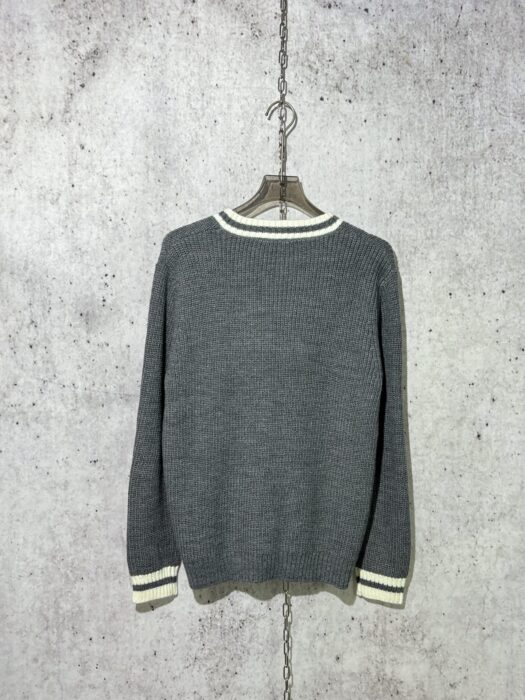 미우미우 모노그램 양털 V넥 배색 니트 그레이 레플리카 미러급 SA급 S급 고퀄리티 하이엔드 최상급 의류 [남성여성공용] 4