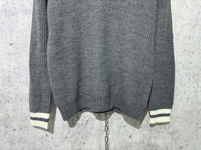 미우미우 모노그램 양털 V넥 배색 니트 그레이 레플리카 미러급 SA급 S급 고퀄리티 하이엔드 최상급 의류 [남성여성공용] 8