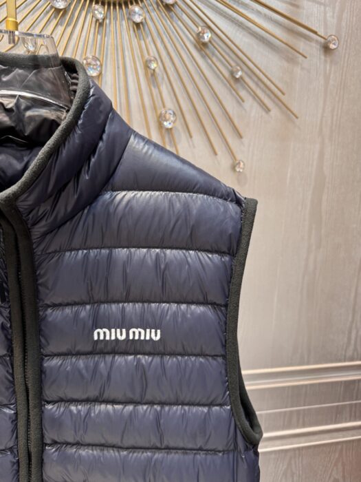 미우미우 라이트 퐁제 다운 베스트 레플리카 미러급 SA급 S급 고퀄리티 하이엔드 최상급 의류 [여성] 4