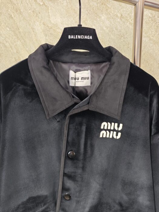 미우미우 모노그램 벨벳 자켓 블랙 레플리카 미러급 SA급 S급 고퀄리티 하이엔드 최상급 의류 [남성여성공용] 5