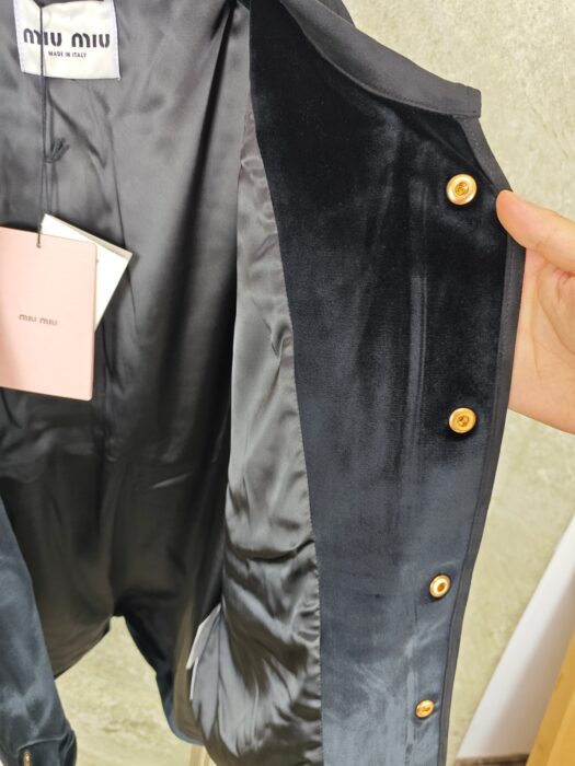 미우미우 모노그램 벨벳 자켓 블랙 레플리카 미러급 SA급 S급 고퀄리티 하이엔드 최상급 의류 [남성여성공용] 7