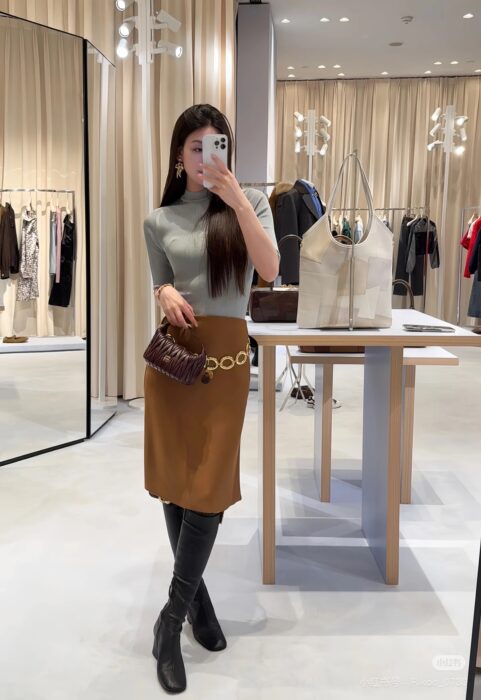 미우미우 실크 반소매 스웨터 레플리카 미러급 SA급 S급 고퀄리티 하이엔드 최상급 의류 [여성] 5