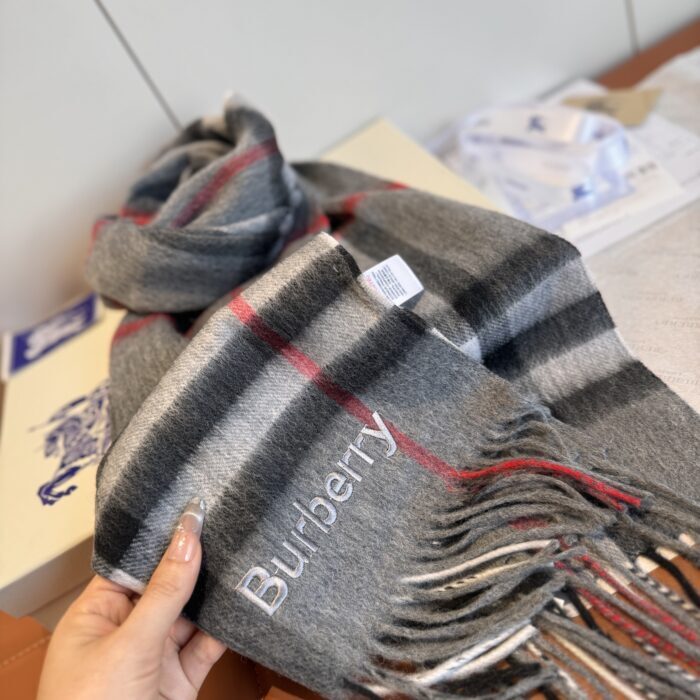 버버리 클래식 체크 캐시미어 스카프 그레이 레플리카 미러급 SA급 S급 고퀄리티 최상급 하이엔드 머플러 목도리 [남성여성공용] 4