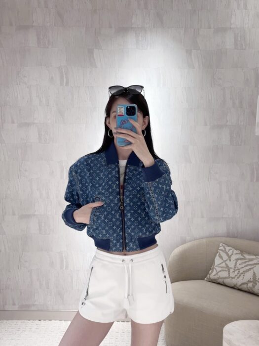 루이비통 크롭드 모노그램 데님 보머 자켓 레플리카 미러급 SA급 S급 고퀄리티 하이엔드 최상급 의류 [여성] 7