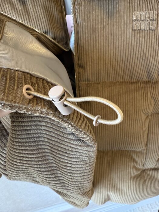 미우미우 코듀로이 및 나파 가죽 다운 자켓 레플리카 미러급 SA급 S급 고퀄리티 하이엔드 최상급 의류 [여성] 7