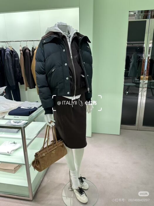 프라다 크롭 컴팩트 포플린 다운 자켓 레플리카 미러급 SA급 S급 고퀄리티 하이엔드 최상급 의류 [여성] 23