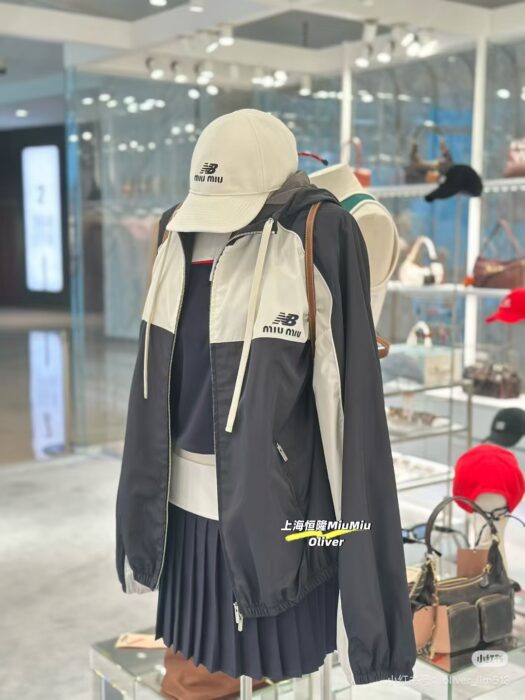 미우미우 x 뉴발란스 테크니컬 포플린 후디 자켓 레플리카 미러급 SA급 S급 고퀄리티 하이엔드 최상급 의류 [여성] 24