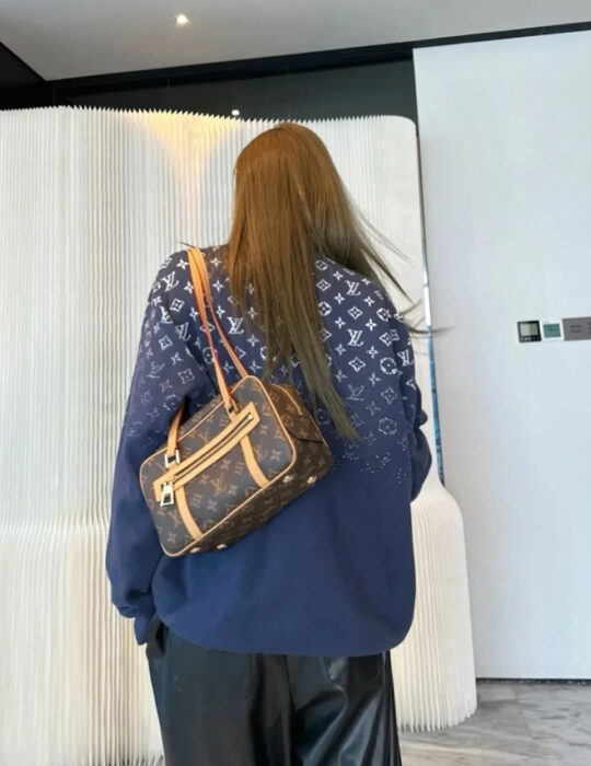 루이비통 위 모노그램 그라데이션 니트 남회색 레플리카 미러급 SA급 S급 고퀄리티 하이엔드 최상급 의류 [남성여성공용] 2