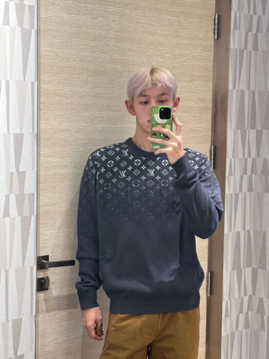 루이비통 위 모노그램 그라데이션 니트 남회색 레플리카 미러급 SA급 S급 고퀄리티 하이엔드 최상급 의류 [남성여성공용]