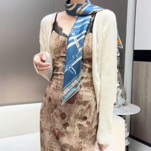 에르메스 24 스퀘어 스카프 블루 레플리카 미러급 SA급 S급 고퀄리티 최상급 하이엔드 머플러 목도리 [여성]