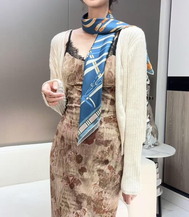 에르메스 24 스퀘어 스카프 블루 레플리카 미러급 SA급 S급 고퀄리티 최상급 하이엔드 머플러 목도리 [여성]