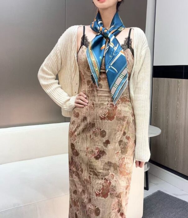 에르메스 24 스퀘어 스카프 블루 레플리카 미러급 SA급 S급 고퀄리티 최상급 하이엔드 머플러 목도리 [여성] 2