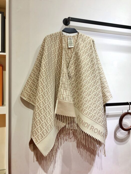 펜디 올 오버 FF로고 자카드 혼방 케이프 베이지 레플리카 미러급 SA급 S급 고퀄리티 최상급 하이엔드 [여성]