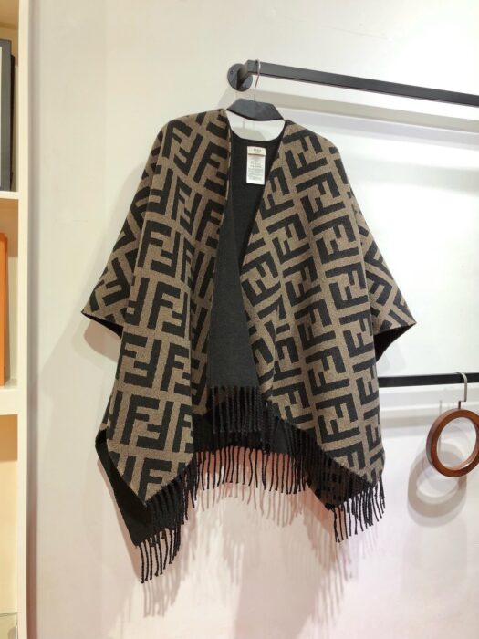 펜디 올 오버 FF로고 자카드 양면 배색 케이프 레플리카 미러급 SA급 S급 고퀄리티 최상급 하이엔드 [여성]