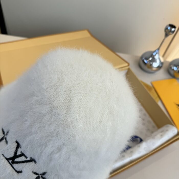 루이비통 로고 자수 털 모자 버킷햇 화이트 레플리카 미러급 SA급 S급 고퀄리티 최상급 하이엔드 [여성] 2