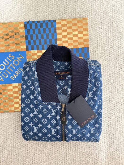 루이비통 크롭드 모노그램 데님 보머 자켓 레플리카 미러급 SA급 S급 고퀄리티 하이엔드 최상급 의류 [여성] 14