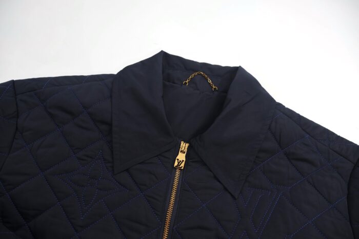 루이비통 로고 자수 퀼팅 코튼 자켓 네이비 레플리카 미러급 SA급 S급 고퀄리티 하이엔드 최상급 의류 [남성여성공용] 5