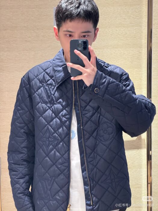 루이비통 로고 자수 퀼팅 코튼 자켓 네이비 레플리카 미러급 SA급 S급 고퀄리티 하이엔드 최상급 의류 [남성여성공용]