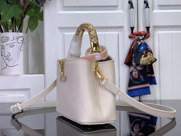 루이비통 카퓌신 미니 M14177 아이보리 레플리카 미러급 SA급 S급 고퀄리티 최상급 하이엔드 핸드백 크로스백 가방 [여성] 4