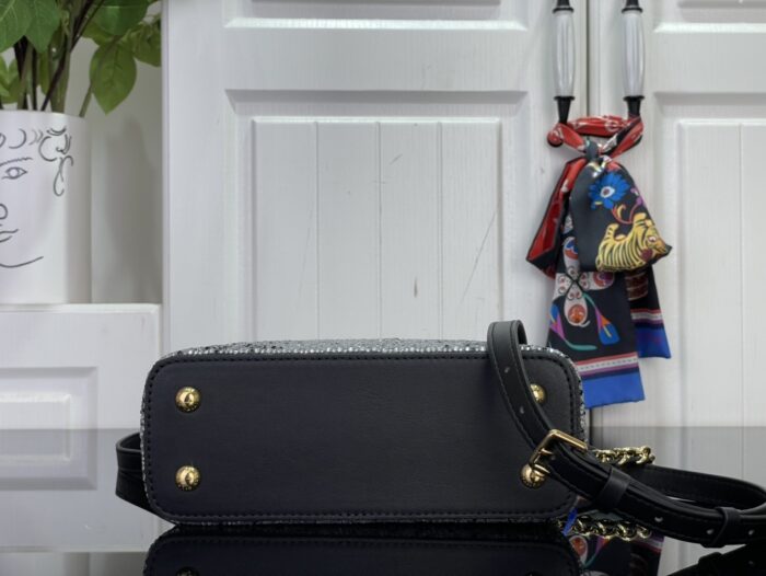 루이비통 카퓌신 미니 M83088 블랙 레플리카 미러급 SA급 S급 고퀄리티 최상급 하이엔드 가방 [여성] 5