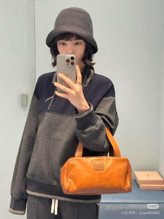 미우미우 지퍼 스웨트셔츠 레플리카 미러급 SA급 S급 고퀄리티 하이엔드 최상급 의류 [여성] 18