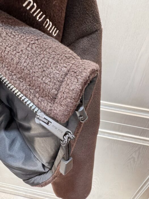 미우미우 플리스 다운 자켓 레플리카 미러급 SA급 S급 고퀄리티 하이엔드 최상급 의류 [여성] 7