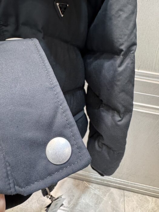 프라다 크롭 컴팩트 포플린 다운 자켓 레플리카 미러급 SA급 S급 고퀄리티 하이엔드 최상급 의류 [여성] 15