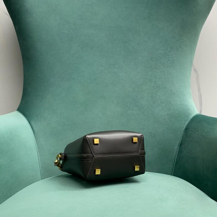 생로랑 유광 가죽 소재의 LE 37 미니백 765870 블랙 레플리카 미러급 SA급 S급 고퀄리티 최상급 하이엔드 크로스백 가방 [여성] 5