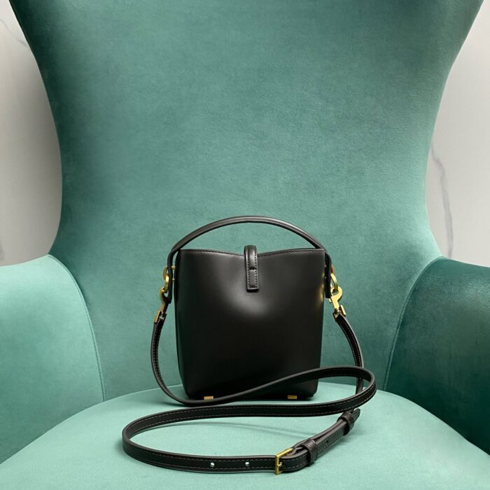 생로랑 유광 가죽 소재의 LE 37 미니백 765870 블랙 레플리카 미러급 SA급 S급 고퀄리티 최상급 하이엔드 크로스백 가방 [여성] 2