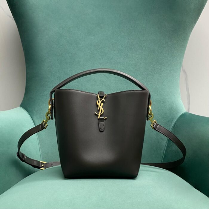 생로랑 유광 가죽 소재의 LE 37 스몰백 749036 블랙 레플리카 미러급 SA급 S급 고퀄리티 최상급 하이엔드 크로스백 가방 [여성]