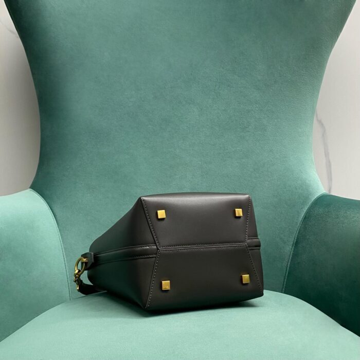 생로랑 유광 가죽 소재의 LE 37 스몰백 749036 블랙 레플리카 미러급 SA급 S급 고퀄리티 최상급 하이엔드 크로스백 가방 [여성] 5