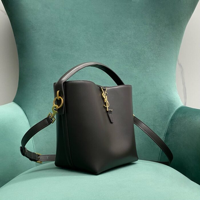 생로랑 유광 가죽 소재의 LE 37 스몰백 749036 블랙 레플리카 미러급 SA급 S급 고퀄리티 최상급 하이엔드 크로스백 가방 [여성] 4