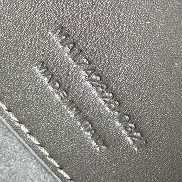 생로랑 유광 가죽 소재의 LE 37 742828 블랙 레플리카 미러급 SA급 S급 고퀄리티 최상급 하이엔드 크로스백 가방 [여성] 13