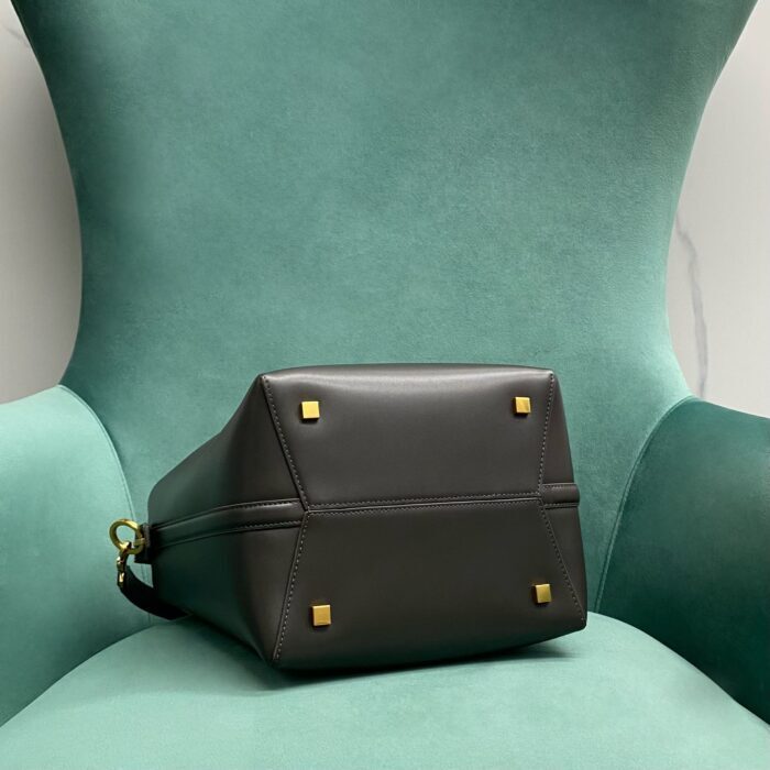 생로랑 유광 가죽 소재의 LE 37 742828 블랙 레플리카 미러급 SA급 S급 고퀄리티 최상급 하이엔드 크로스백 가방 [여성] 5