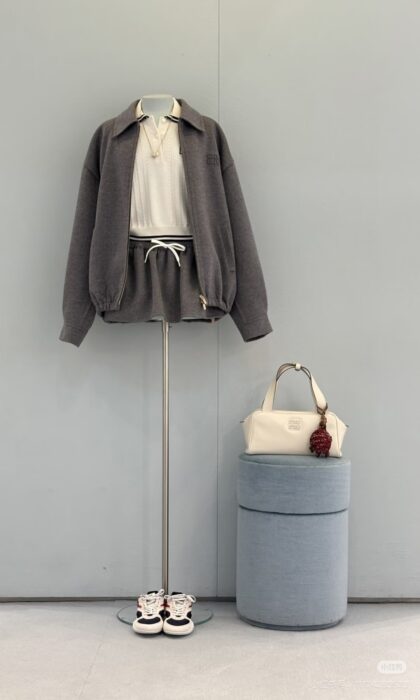 미우미우 더블 캐시미어 블루종 세트 레플리카 미러급 SA급 S급 고퀄리티 하이엔드 최상급 의류 [여성] 25