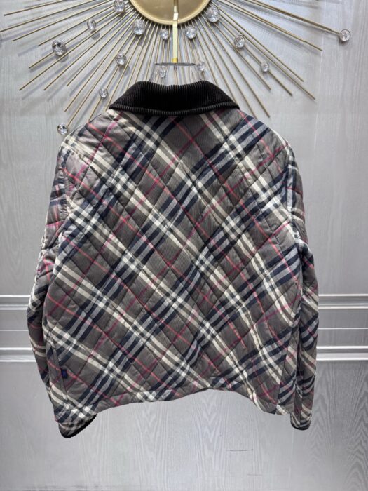 버버리 크롭 체크 퀼팅 코튼 자켓 레플리카 미러급 SA급 S급 고퀄리티 하이엔드 최상급 의류 [여성] 3