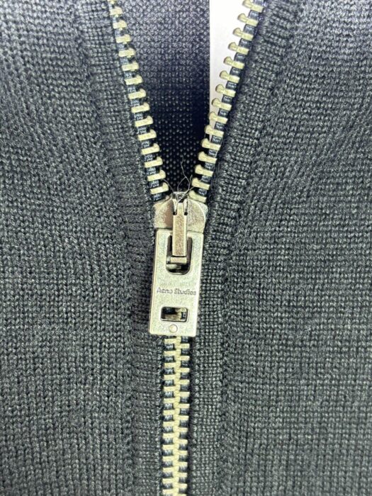 아크네스튜디오 ACNE Studios 뒷면 나비매듭 자수 지퍼 가디건 블랙 레플리카 미러급 SA급 S급 고퀄리티 하이엔드 최상급 의류 [남성] 10