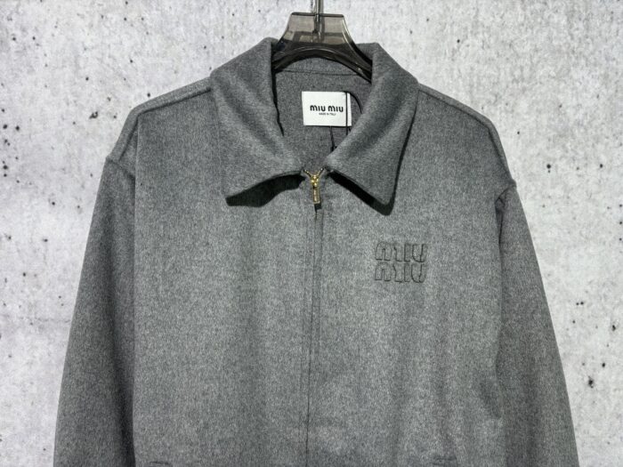 미우미우 그레이 자켓 ML1304SOOO 레플리카 미러급 SA급 S급 고퀄리티 하이엔드 최상급 의류 [남성여성공용] 5