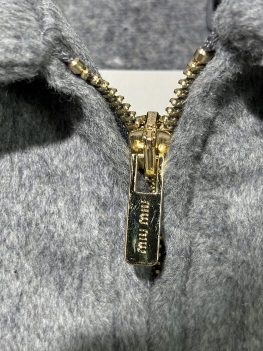 미우미우 그레이 자켓 ML1304SOOO 레플리카 미러급 SA급 S급 고퀄리티 하이엔드 최상급 의류 [남성여성공용] 10