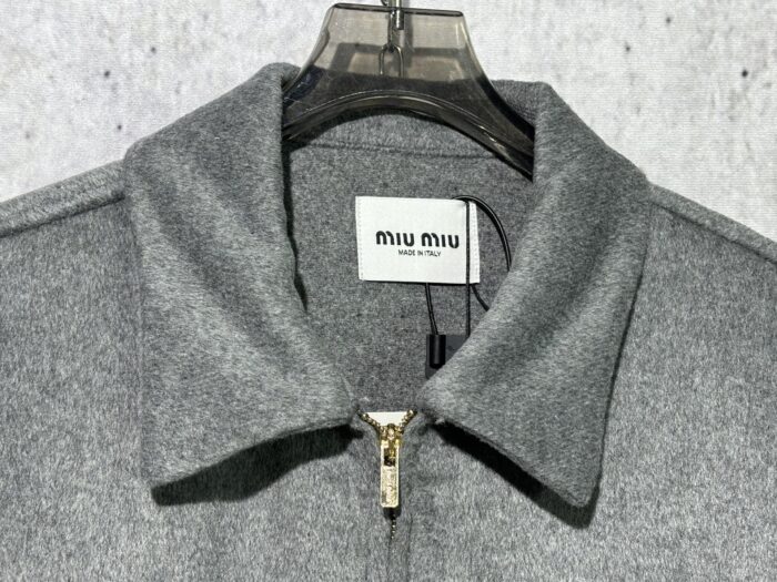 미우미우 그레이 자켓 ML1304SOOO 레플리카 미러급 SA급 S급 고퀄리티 하이엔드 최상급 의류 [남성여성공용] 9