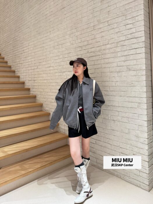 미우미우 그레이 자켓 ML1304SOOO 레플리카 미러급 SA급 S급 고퀄리티 하이엔드 최상급 의류 [남성여성공용] 2