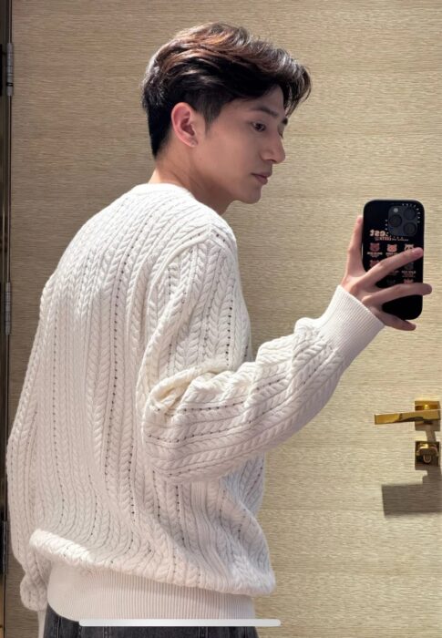 루이비통 점보 플라워 로고 자카드 니트 아이보리 레플리카 미러급 SA급 S급 고퀄리티 하이엔드 최상급 의류 [남성여성공용] 2