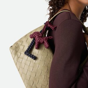 보테가베네타 도그 참 와인 807068 레플리카 미러급 SA급 S급 고퀄리티 최상급 하이엔드 [남성여성공용]