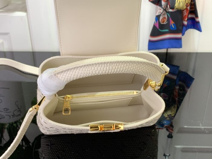 루이비통 카퓌신 미니 로고 자수 M48865 화이트 레플리카 미러급 SA급 S급 고퀄리티 최상급 하이엔드 가방 [여성] 3
