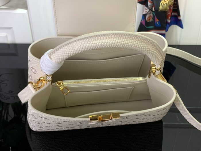 루이비통 카퓌신 BB 로고 자수 M48865 화이트 레플리카 미러급 SA급 S급 고퀄리티 최상급 하이엔드 가방 [여성] 3