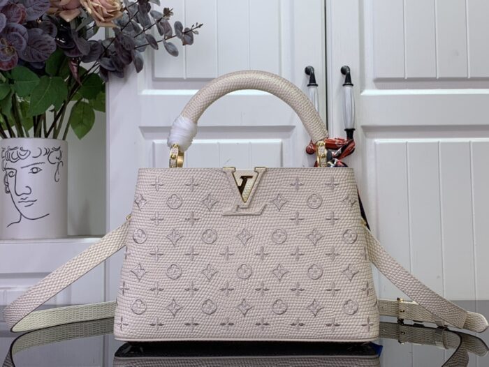 루이비통 카퓌신 BB 로고 자수 M48865 화이트 레플리카 미러급 SA급 S급 고퀄리티 최상급 하이엔드 가방 [여성]