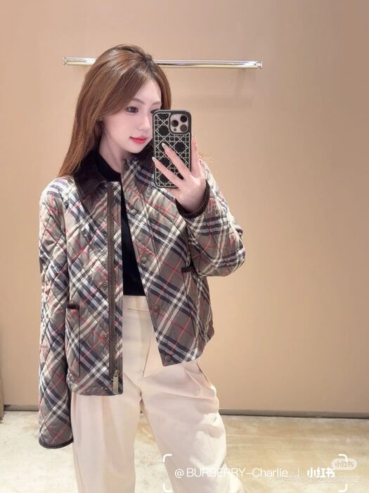 버버리 크롭 체크 퀼팅 코튼 자켓 레플리카 미러급 SA급 S급 고퀄리티 하이엔드 최상급 의류 [여성] 13