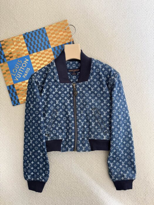 루이비통 크롭드 모노그램 데님 보머 자켓 레플리카 미러급 SA급 S급 고퀄리티 하이엔드 최상급 의류 [여성] 10