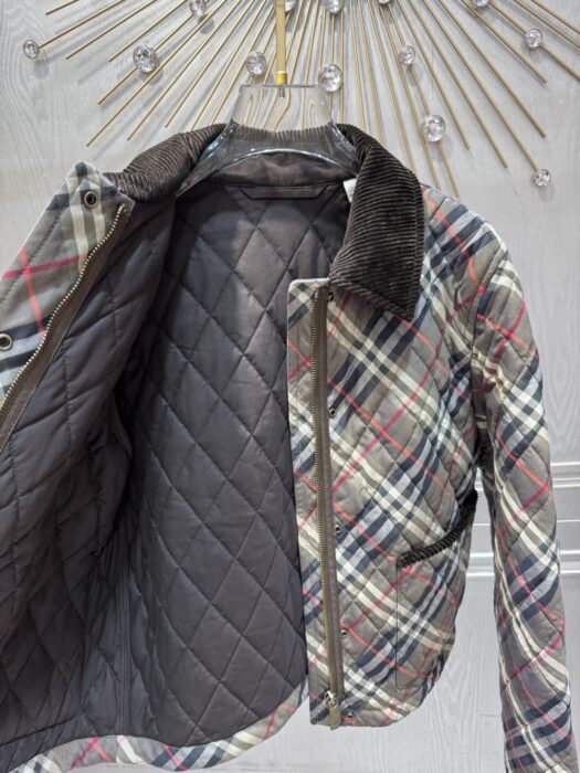 버버리 크롭 체크 퀼팅 코튼 자켓 레플리카 미러급 SA급 S급 고퀄리티 하이엔드 최상급 의류 [여성] 4