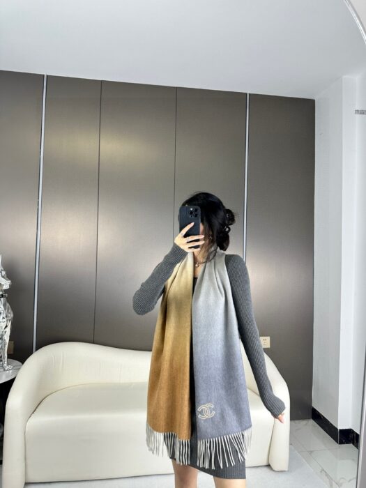 샤넬 CC로고 자수 캐시미어 양색 스카프 그레이 레플리카 미러급 SA급 S급 고퀄리티 최상급 하이엔드 머플러 목도리 [남성여성공용]